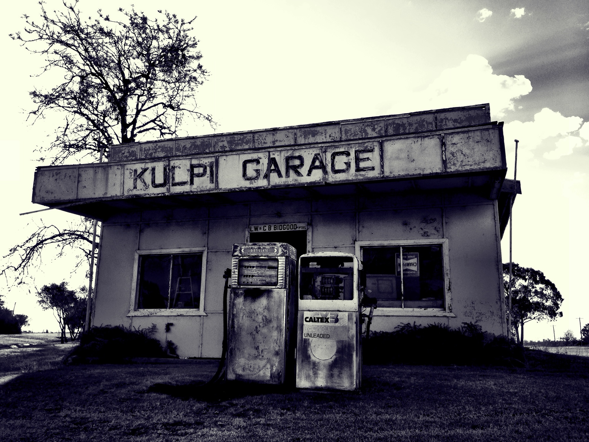 Monochrome photograph 9 of 43